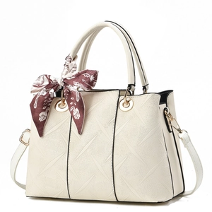 Sac À Main Femme En Cuir PU Sac Cabas Gaufré Géométrique Avec Décoration Foulard Élégant Grande Capacité Sac Bandoulière