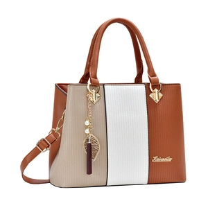 Dreifarbige Handtasche in Beige Weiß und Braun mit Perlen-Blatt-Quastenanhänger