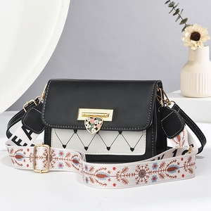 Women Shoulder Bag PU Leather Crossbody Heart Buckle Quilted Mini Square Handbag With Wide Patterned Strap