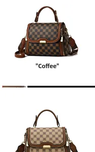 Détails du motif à damier et du fermoir métallique sur le sac à bandoulière chic