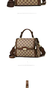 Détail du sac à main à motif damier avec poignée en cuir et fermoir en métal doré