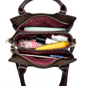 Classic vintage women's tote bag with large capacity three-compartment interior space