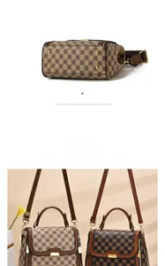 Détail montrant les clous de protection en métal et le motif à damier du sac à main