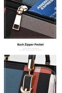 Detailansicht der karierten Handtasche mit goldenen Beschlägen und Reißverschlusstasche
