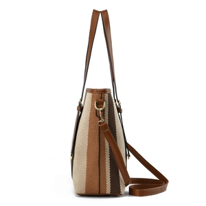 Borsa tote in tela tre pezzi con motivo a righe e cinturini in pelle marrone, vista laterale