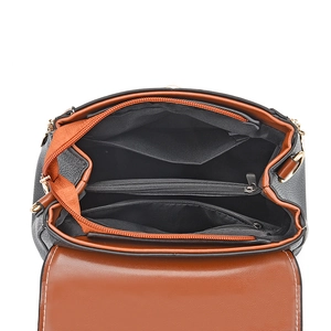 Vue intérieure du sac contrasté minimaliste avec compartiments multiples et poche zippée