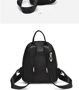 Détails du mini sac à dos en nylon noir avec fermetures dorées et poche zippée au dos