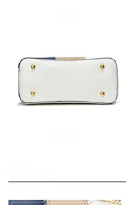 Détails du fond du sac en cuir blanc avec clous dorés et contraste bleu marine élégant