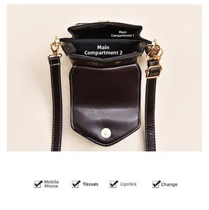 Détail des deux compartiments principaux du mini sac bandoulière marron pour téléphone