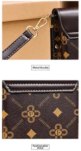 Détail du sac de téléphone en cuir marron foncé avec crochets dorés et imprimé monogramme FOSIDIRI
