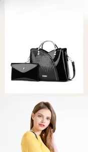 Détails du sac cabas en similicuir crocodile avec poignées dorées et pochette assortie
