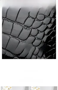 Détail du similicuir crocodile noir montrant la texture brillante et le matériau léger et souple