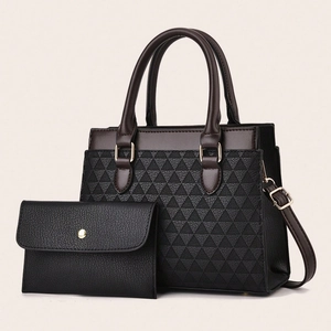 Set borsa tote nera con goffratura geometrica e manici marroni a contrasto
