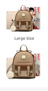 Comparaison détaillée de la taille du grand sac à dos en cuir beige avec iPad et ELLE