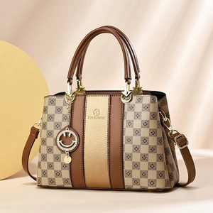 Sac À Main Femme Cuir PU Color Block Monogramme Sac Fourre-Tout Grande Capacité Sac À Bandoulière Avec Pendentif Smile