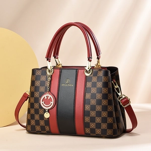 Sac à main femme avec motif à carreaux marron et bandoulière rouge amovible