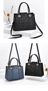 Detailansicht der Handtasche mit Sternprägung und goldenen Metallring-Beschlägen