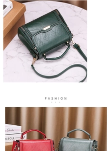 Détail de la texture grainée élégante et ferrures dorées sur sacs à main colorés