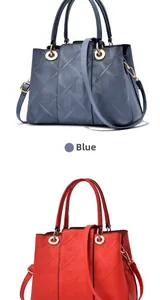 Details der roten und blauen Ledertaschen mit geometrischer Prägung und Goldbeschlägen