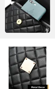 Détails du sac à dos matelassé noir montrant la poche intérieure et les ferrures dorées