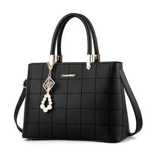 Women Quilted Handbag PU Leather Lychee Pattern Large Capacity Shoulder Crossbody Bag With Artificial Pearl Charm Elegant Tote