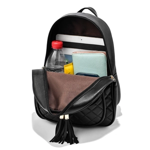 Sac à dos noir matelassé avec pompon montrant un intérieur spacieux pour objets