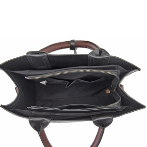 Schwarze Shopper-Tasche aus Leder mit braunen Griffen und geräumigem Innenfach mit Reißverschluss
