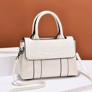 Sac à main beige chic en similicuir avec rabat crocodile et bandoulière réglable