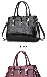Vue verticale de sacs à main noir et bordeaux avec motif crocodile et finitions dorées