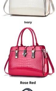Détails des sacs à main vernis motif crocodile blanc cassé et rose avec ferrures dorées