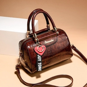 Vintage Alligator Texture Boston Bag For Women PU Leather Large Capacity Crossbody Handbag With Heart Charm Ribbon