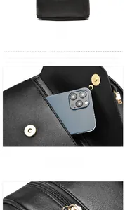 Vue détaillée du sac à dos en cuir noir avec smartphone dans la poche avant