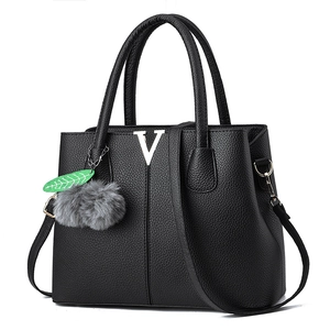 Damen Handtasche PU Leder Litchi Struktur Tote Bag V-Form Metalldekor Bommel Anhänger Große Kapazität Schulter Umhängetasche