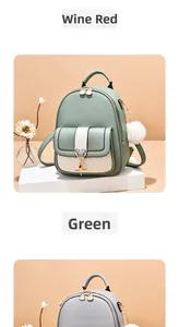 Détail d'un mini sac à dos vert avec pompon en peluche et fermoir en métal lapin