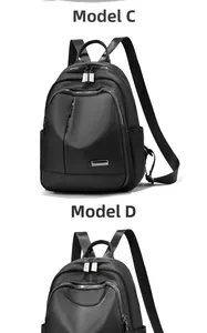 Comparaison détaillée de deux sacs à dos en nylon noir étanche avec détails argentés