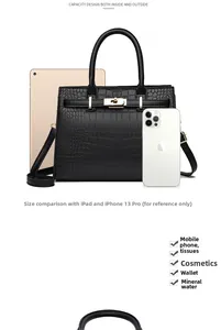Détails du sac à main noir motif crocodile montrant sa grande capacité avec un iPad