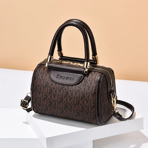 Classica borsa a mano Boston marrone con stampa monogramma e dettagli dorati