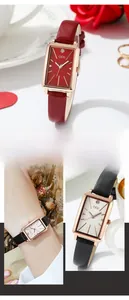 Détail de la montre GEDI vintage carrée avec des bracelets en cuir rouge et noir