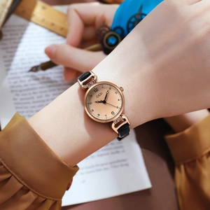 Orologio vintage tondo da donna con cassa oro rosa, quadrante champagne e cinturino in pelle