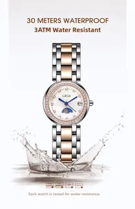 Détail de la montre luxe femme étanche 3ATM avec cadran nacre et affichage de la lune