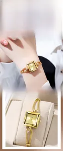 Close-up van GEDI dameskwartshorloge met gouden vierkante wijzerplaat en geweven armband