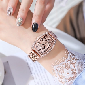 Orologio tonneau da donna lussuoso in oro rosa con cristalli e cinturino in acciaio