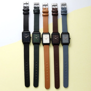 Set di cinque eleganti orologi al quarzo rettangolari con cinturini in pelle colorati