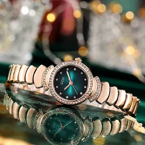 Montre élégante pour femme avec cadran vert émeraude et bracelet or rose serti de cristaux