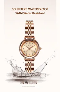 Détail montre femme or rose avec résistance à l'eau 3ATM et cadran en strass