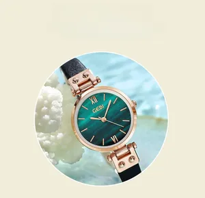 Dettaglio dell'orologio GEDI da donna con quadrante verde smeraldo e cassa oro rosa