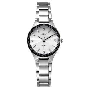 Montre à quartz classique en métal argenté pour femme avec cadran texturé et lunette