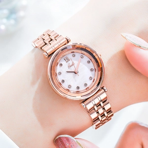 Montre élégante pour femme en or rose avec cadran blanc perle et bracelet à maillons