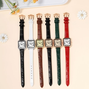 Vintage quadratische Quarz-Damenuhr mit römischen Ziffern und geprägten Lederarmbändern