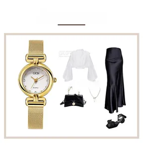 Gros plan d'une montre à quartz dorée avec bracelet en maille et tenue élégante